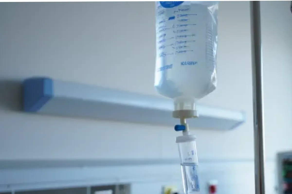 Медицинская капельница в клинике
